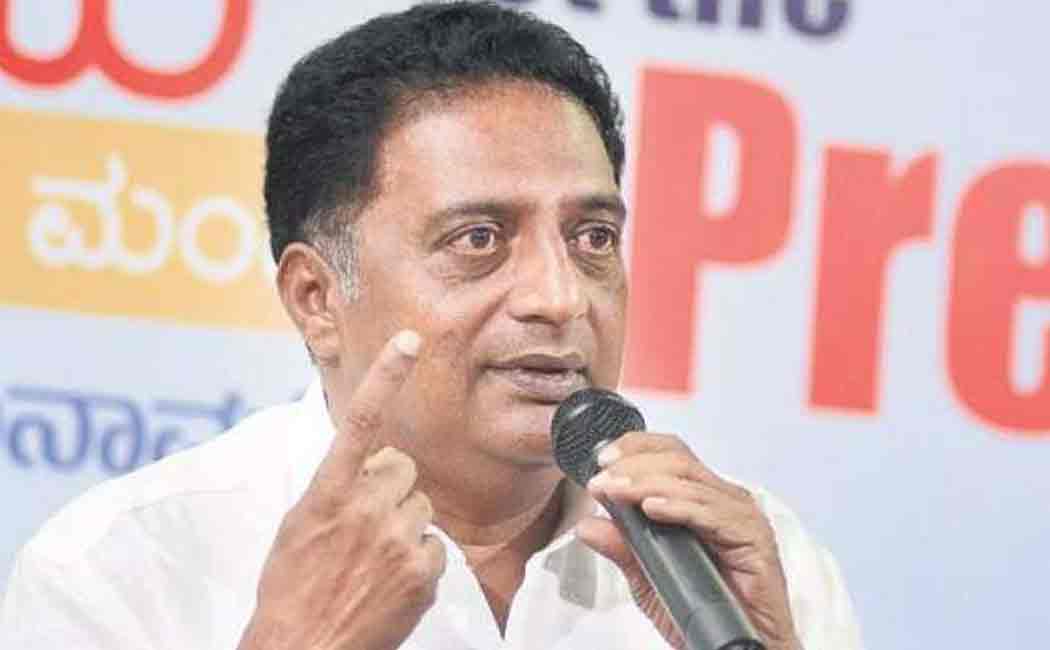 prakshraj clarifies his statement about tamil students studying in delhi