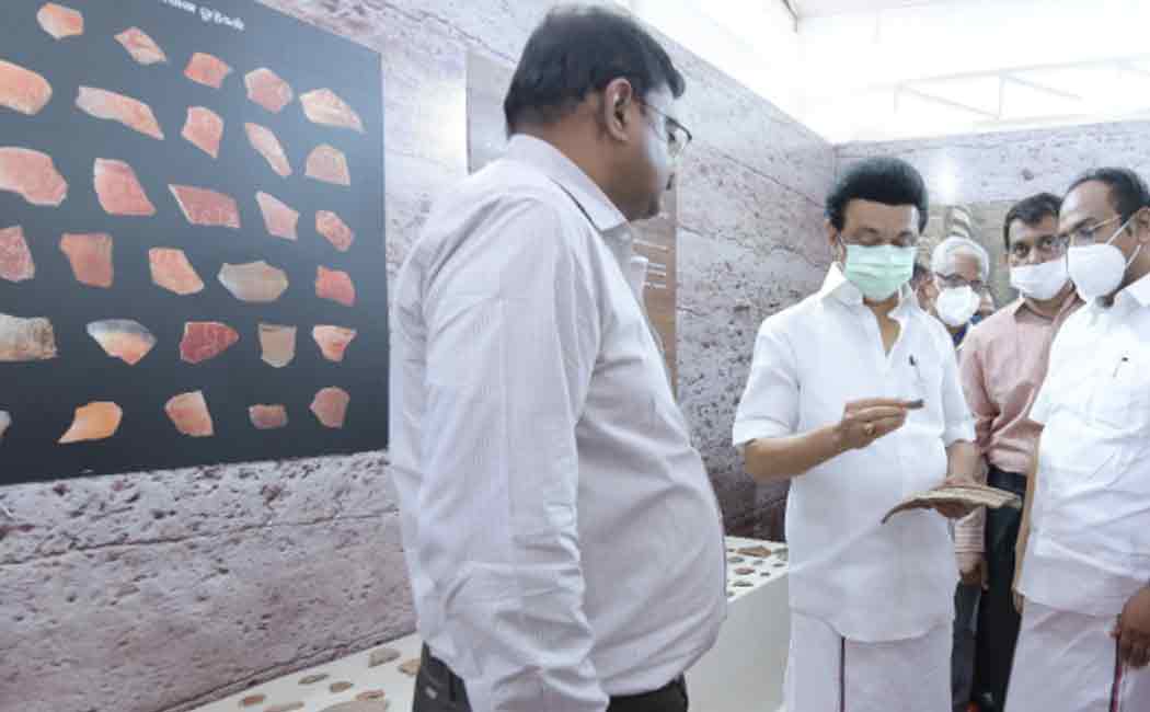 CM inspection in Keeladi