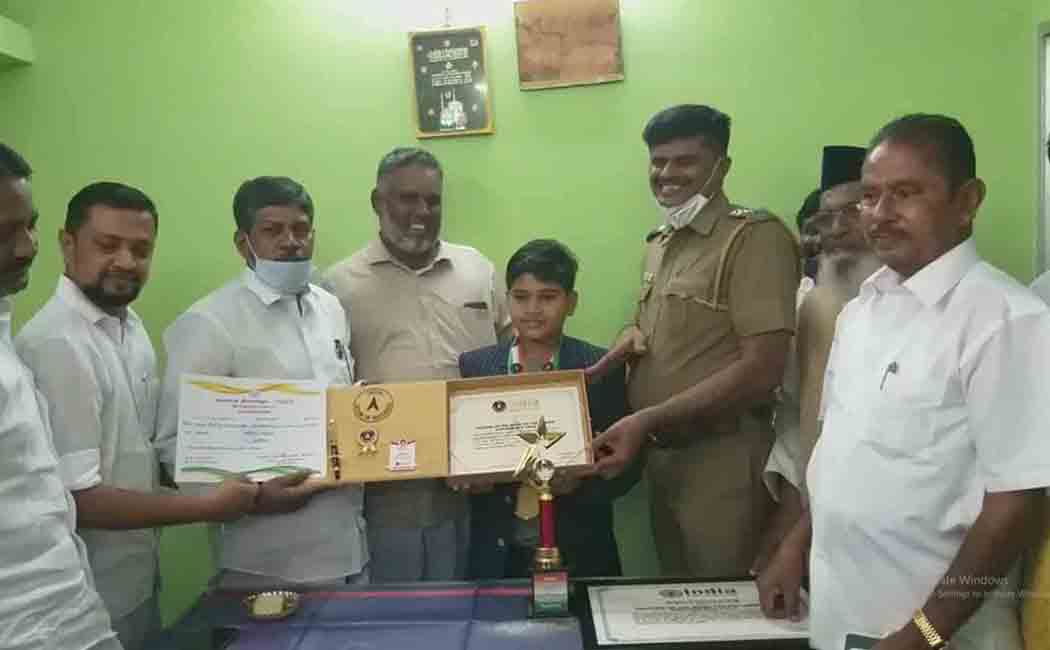 Collector honors sixth grade student at Republic Day