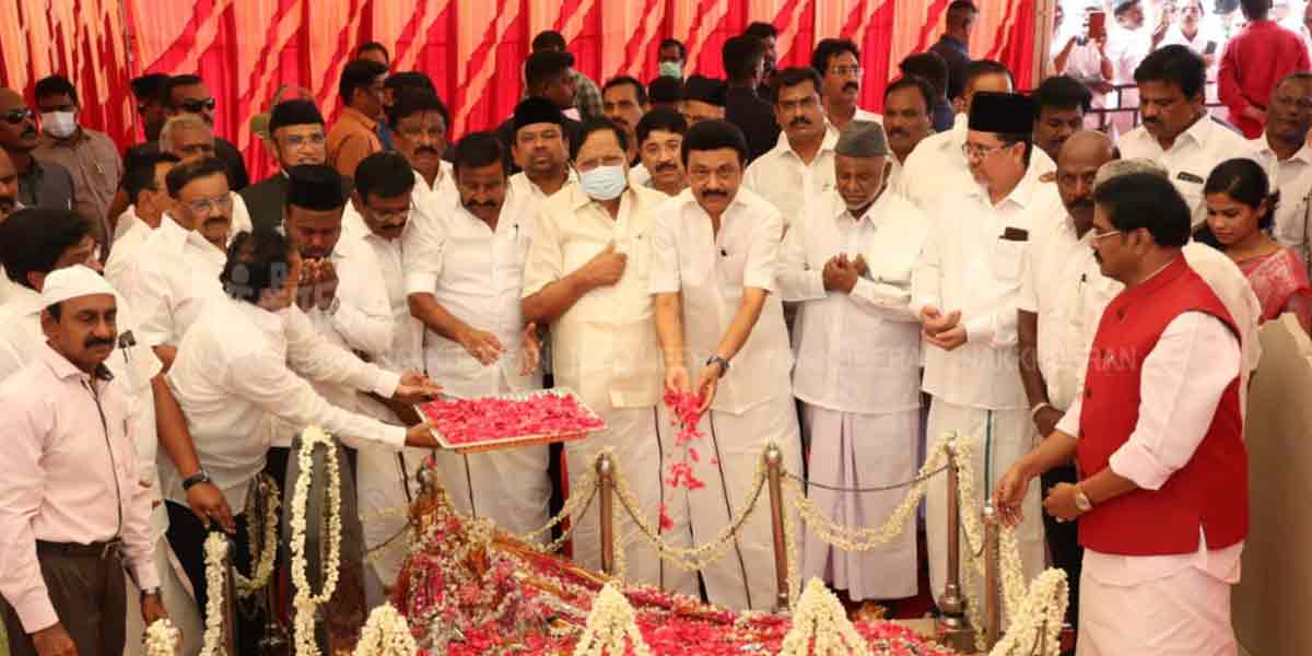 Political parties pay homage at the Gaithe Millat Memorial (Pictures)