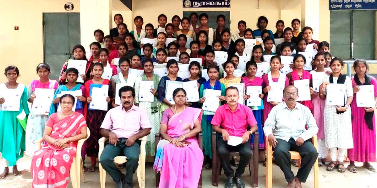 The teachers who took the van; NEET is a public school that achieves again