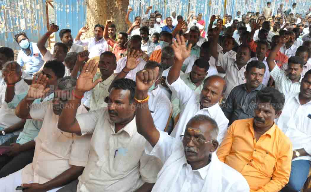 Demonstration on behalf of Grama Niladhari Association