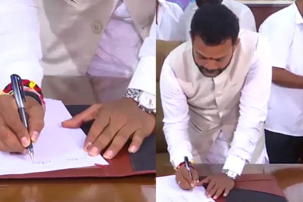 The Union Minister took charge by writing 'Om Shri Ram' 21 times!