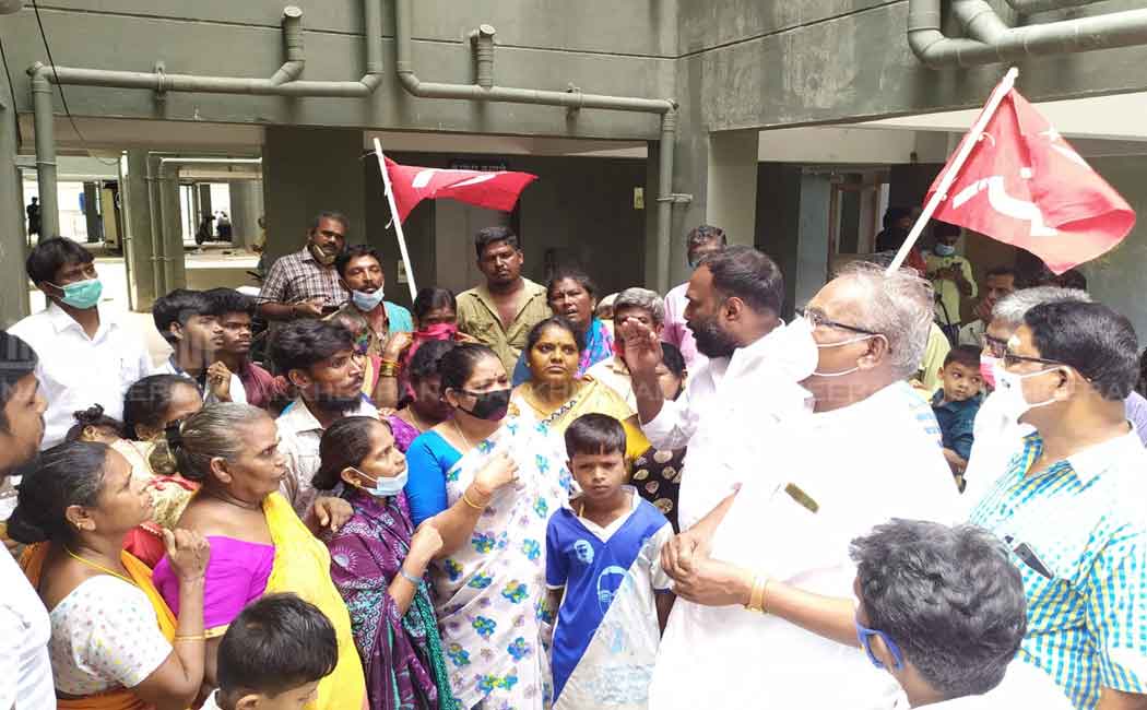 CPM Secretary of State Balakrishnan visits Puliyanthoppu apartment building