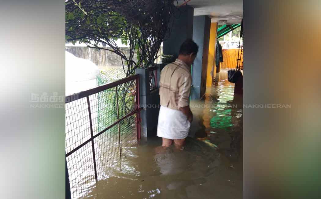 People staggering in the flood .. Request to take action!
