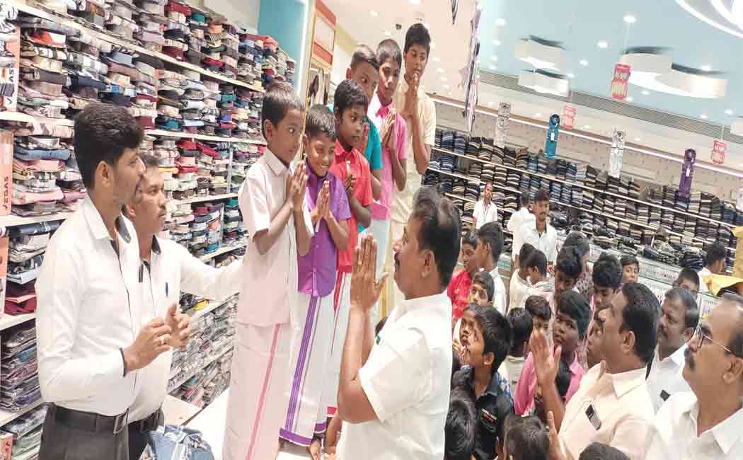 Thangapandian MLA presented Diwali dress for children on 8th year