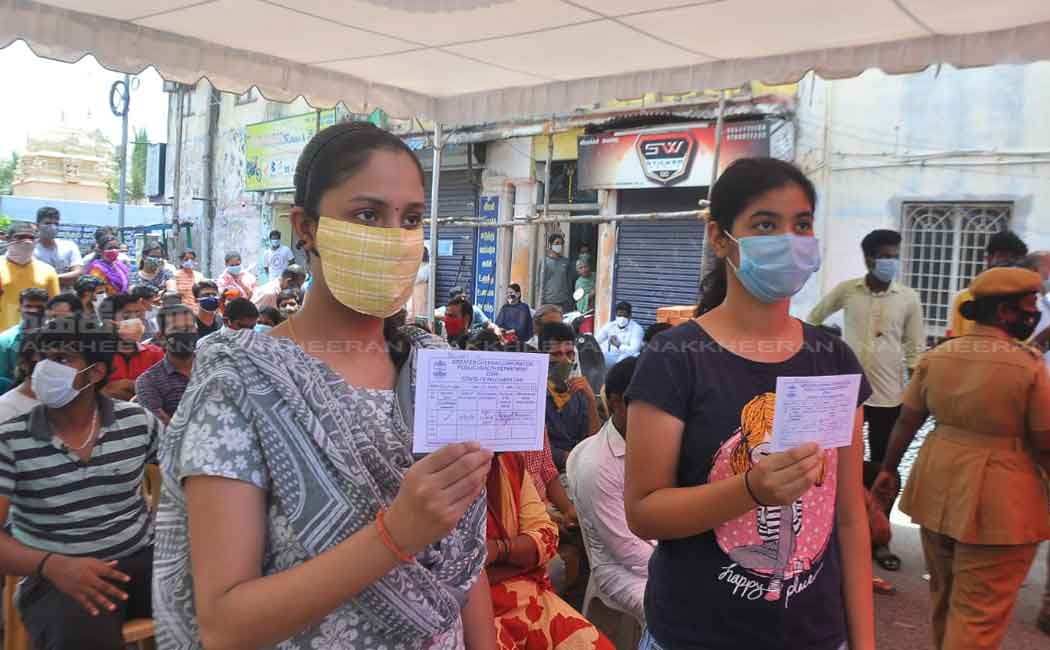 Udayanithi Stalin attends corona vaccination camp