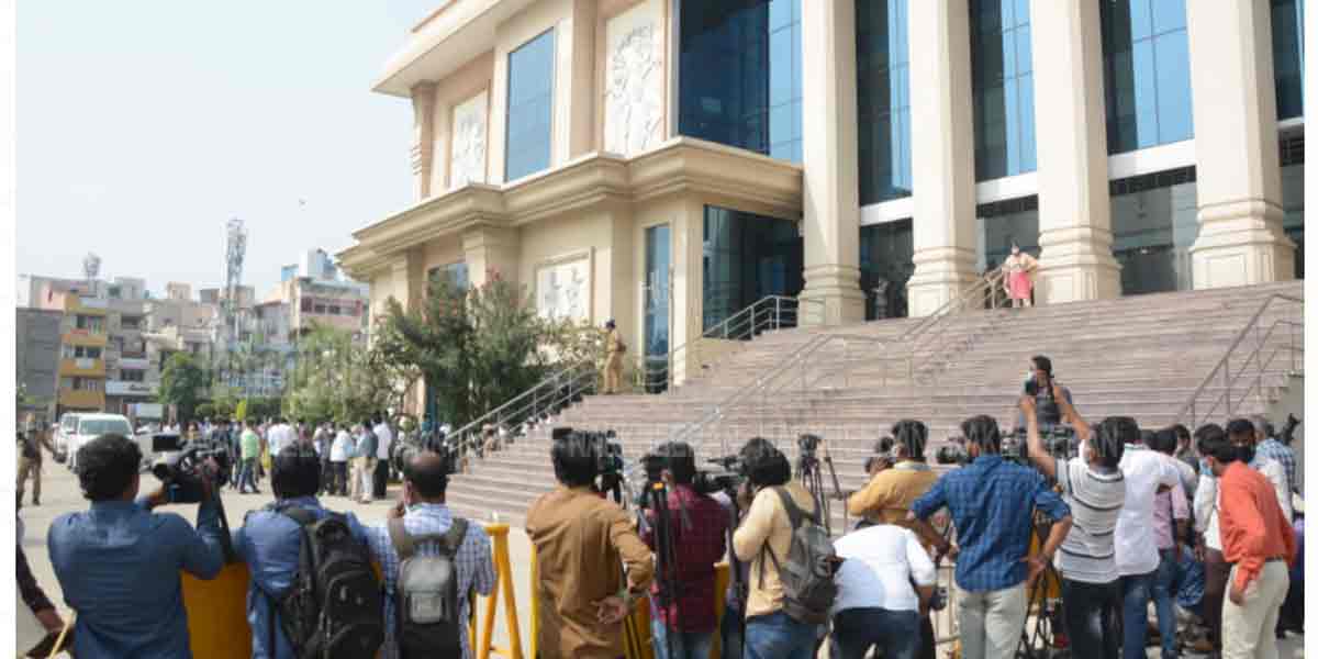 ‘J’-University-Summit in assembly