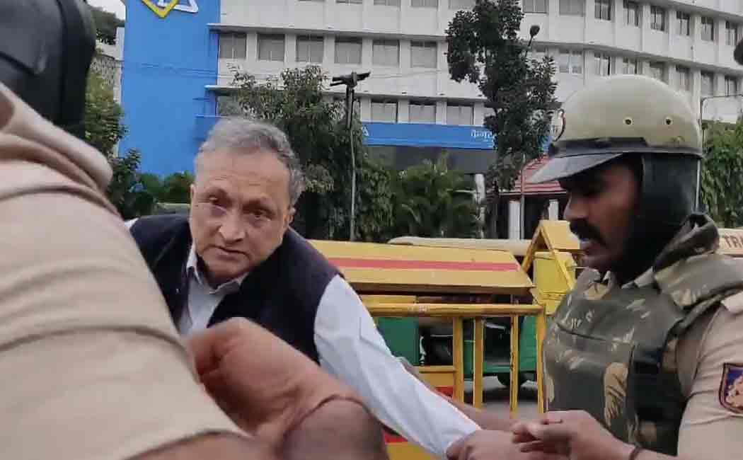 ramachandra guha arrested by bengaluru police