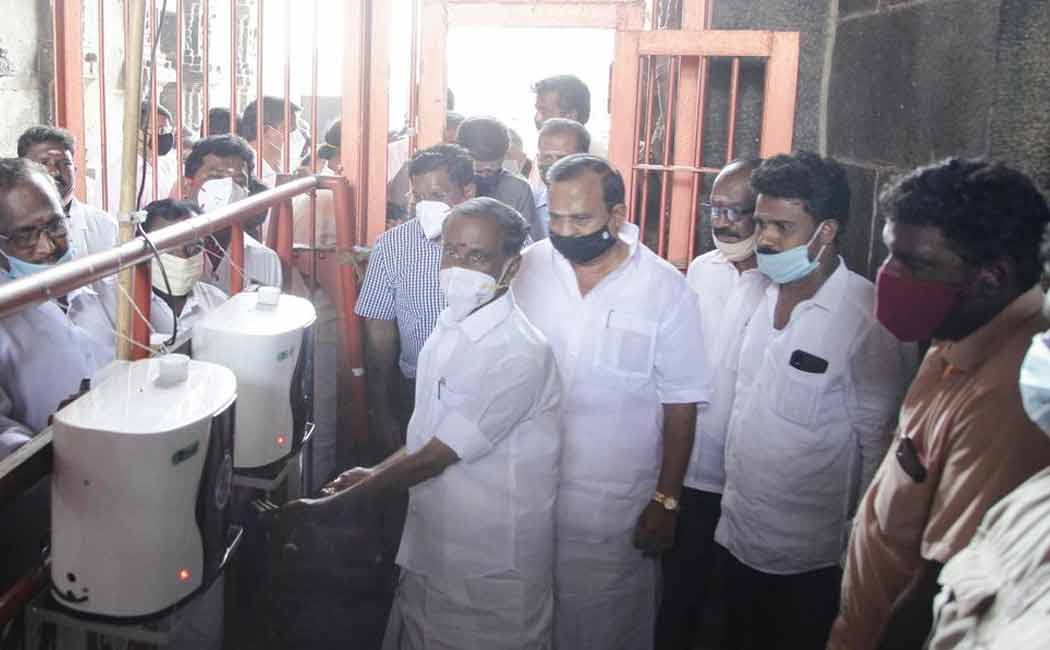 Minister who inspected the opening of temples closed by Corona.