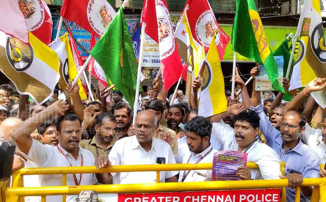 Right Voice Driver's Union and all unions Strike (Pictures)