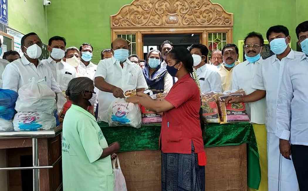 Pandian MLA provides corona relief assistance to cleaning staff ...