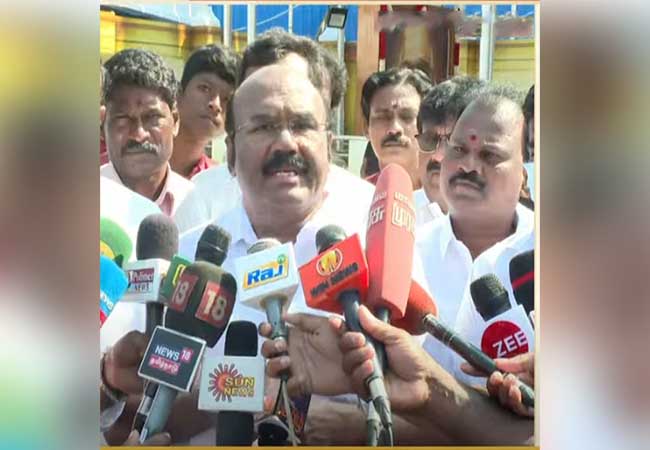 O. Panneerselvam, Edappadi Palanisamy honored at Anna Memorial!