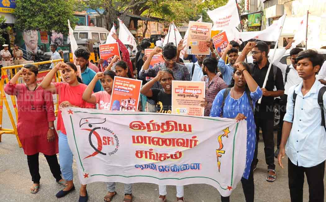 sfi against for ncert due to mughals and abul kalam azad related portion deleted issue