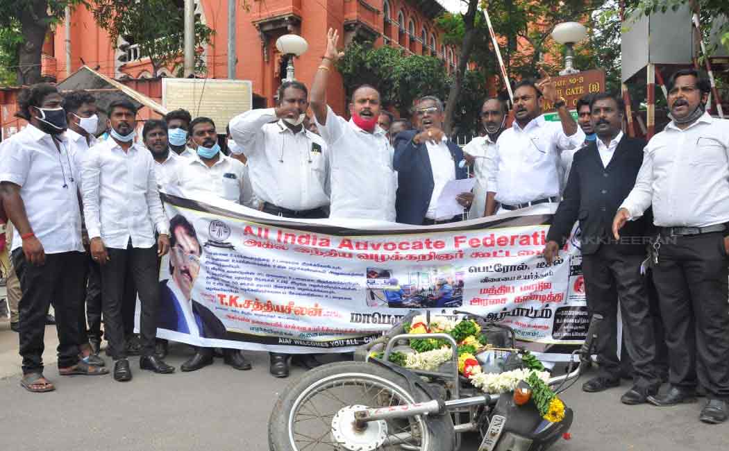 Petrol and diesel price hike ..! Demonstration on behalf of the All India Advocate Bar Association .. (Pictures)