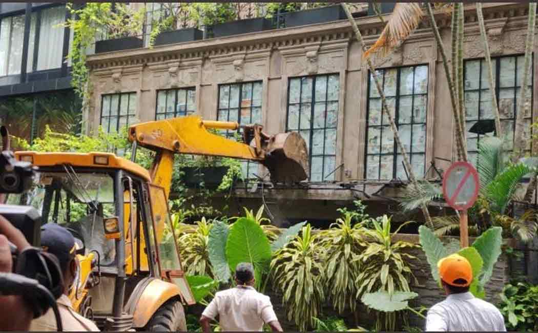 kangana OFFICE