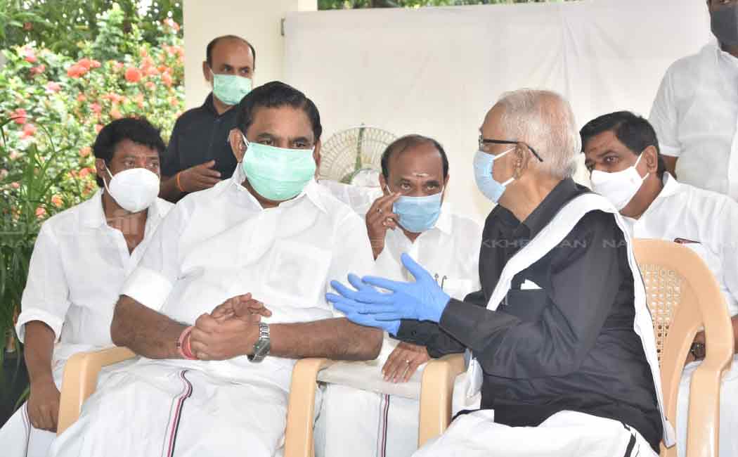 Chief Minister Palanisamy's mother dies; Consolation in person with various political parties!