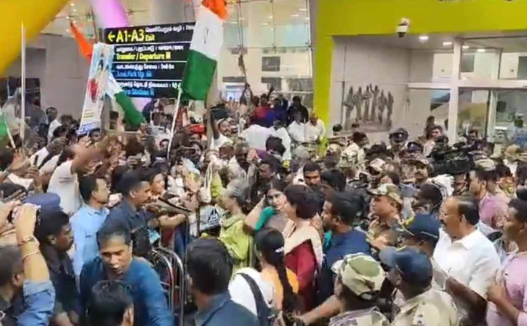 CM MK Stalin welcomed Sonia Gandhi who arrived in Chennai