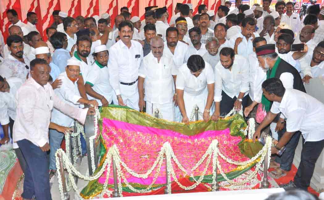 Chief Minister mk stalin lays flowers at Kaidemillath's memorial