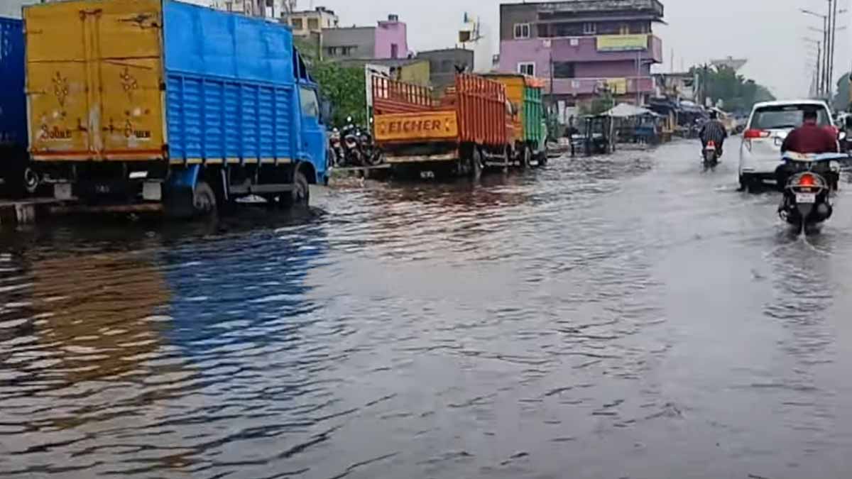 Heavy downpour; Stagnant rainwater in Coimbatore