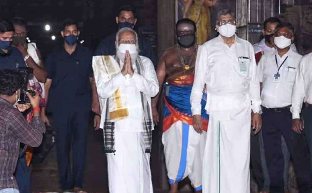 Prime Minister in traditional Tamil Nadu dress Sami Darshan with full Kumbha respect