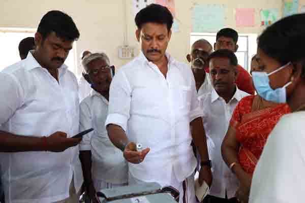 Minister Mahesh conducts surprise inspection Teachers in shock!