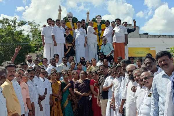 Jayalalithaa statue paid homage by garlanding it in Chidambaram