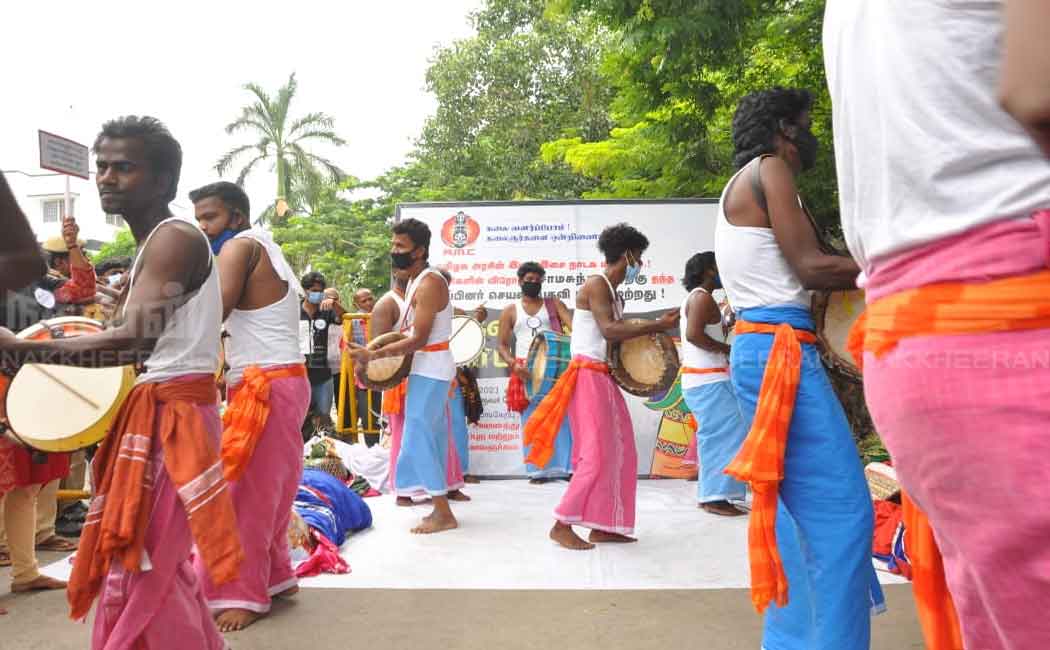 artist and musicians involved in the demonstration