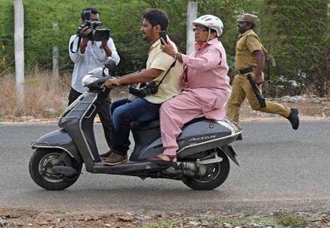 puducherry governor and cm narayanasamy helmet issue tweet