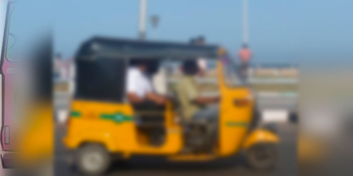 2 arrested for stealing cell phone from auto driver