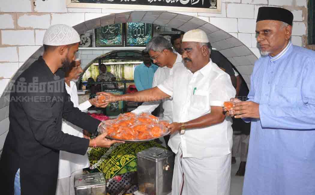 minister udhayanidhi stalin minister senji masthan pray