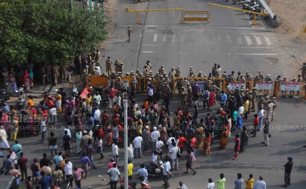 Marina traders involved in road blockade