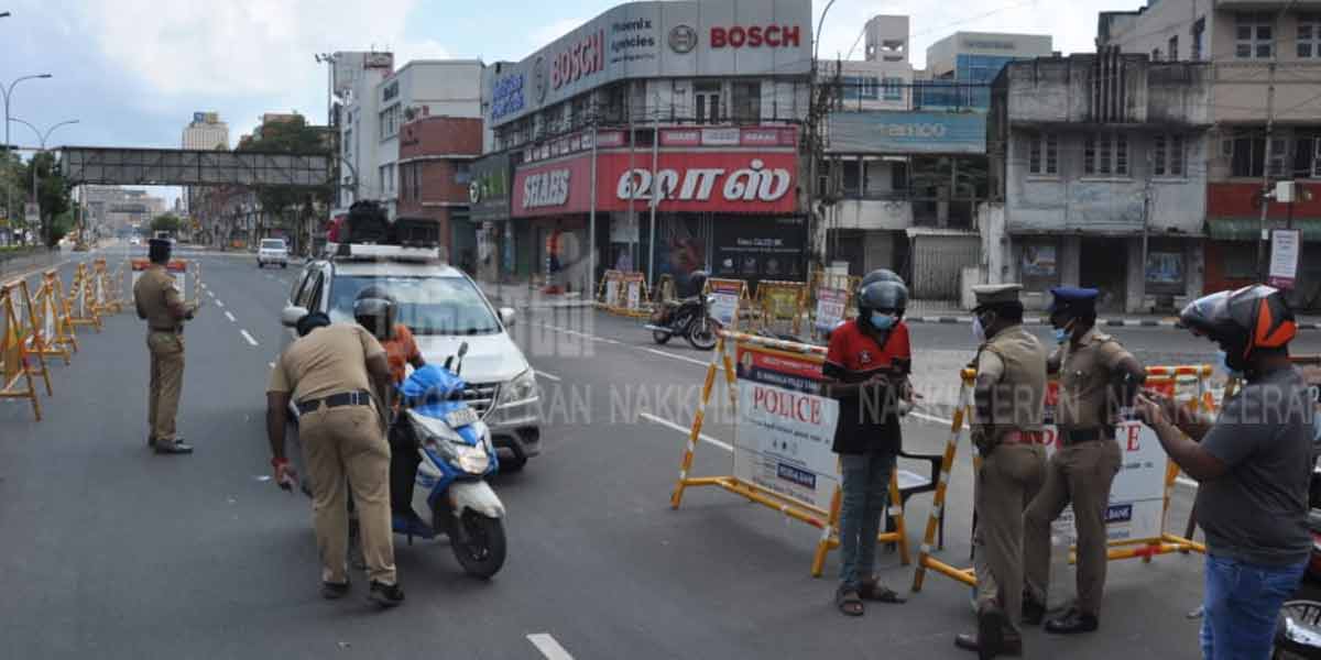 Full curfew ... Police in vehicle check (Pictures)