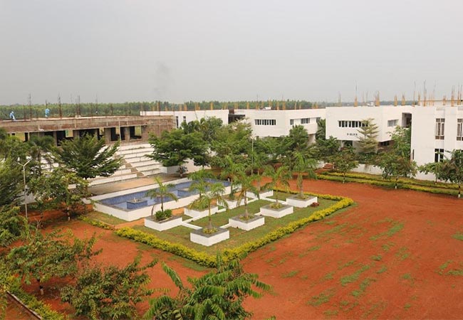 Governor presents award to Pushkaram Agricultural College
