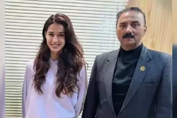 disha patani father cheated by four members