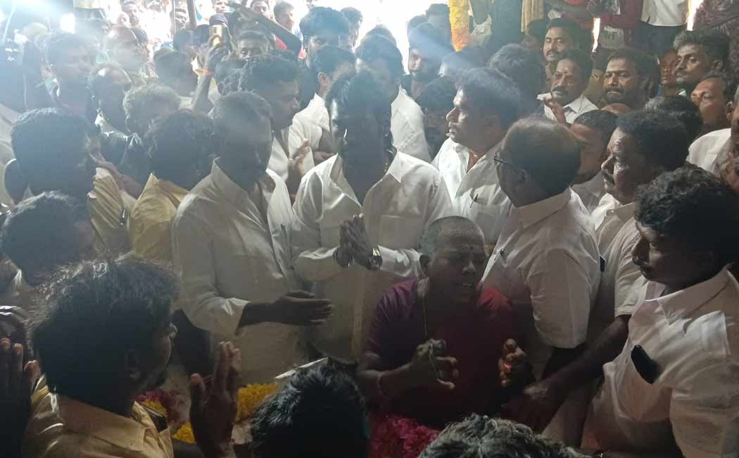 Vijaya Prabhakaran Tribute to DMDK Executive by Electric Pole