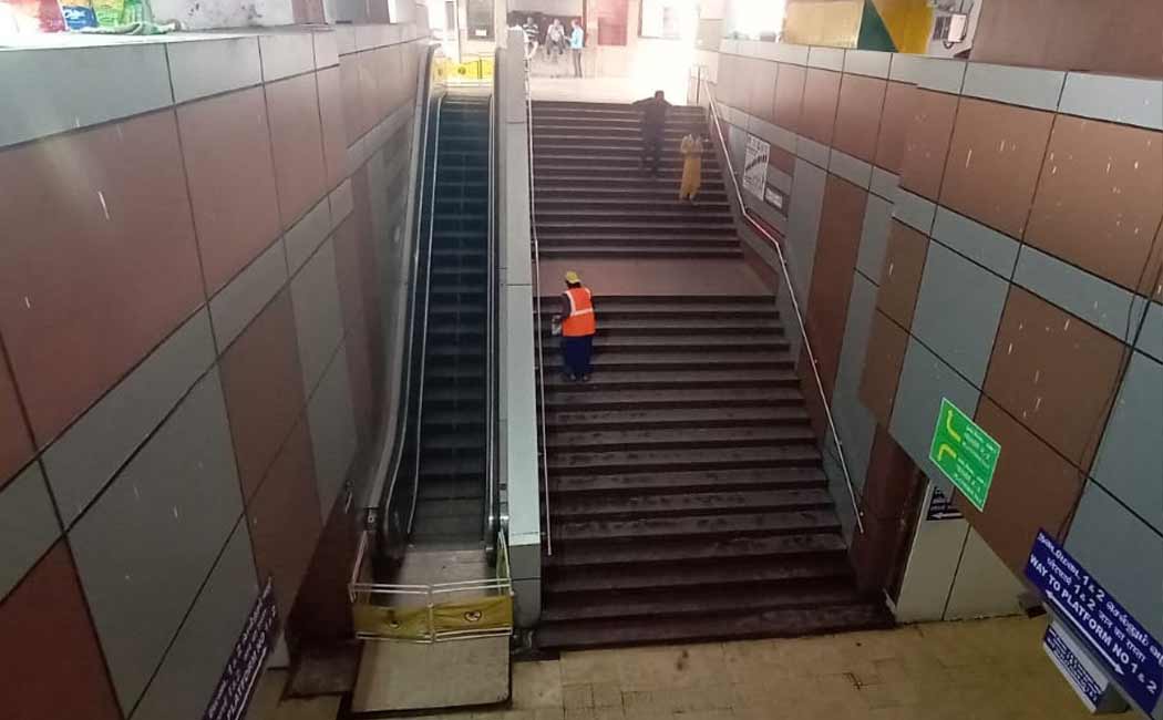 Commuters suffer as escalators do not work at Erode Junction