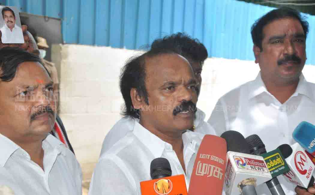 ADMK members came to Edappadi Palaniswami's house