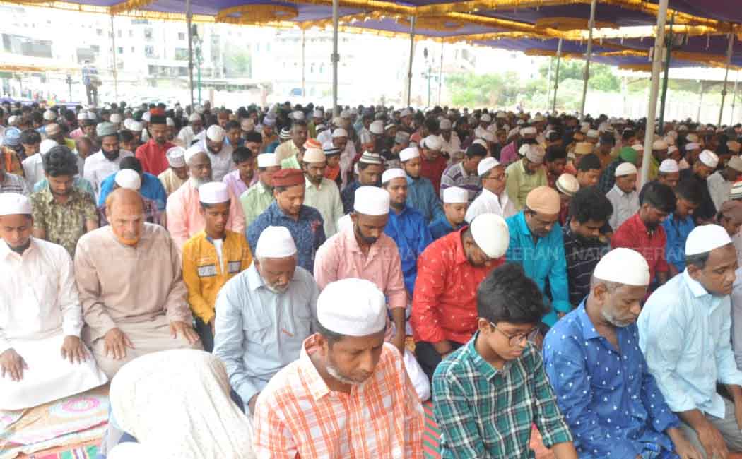 Special prayers at the Tiruvallikeni Mosque