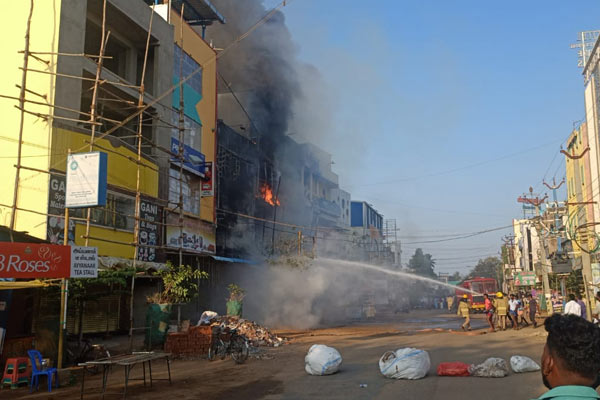 fire broke out at a firecracker shop in Aranthangi