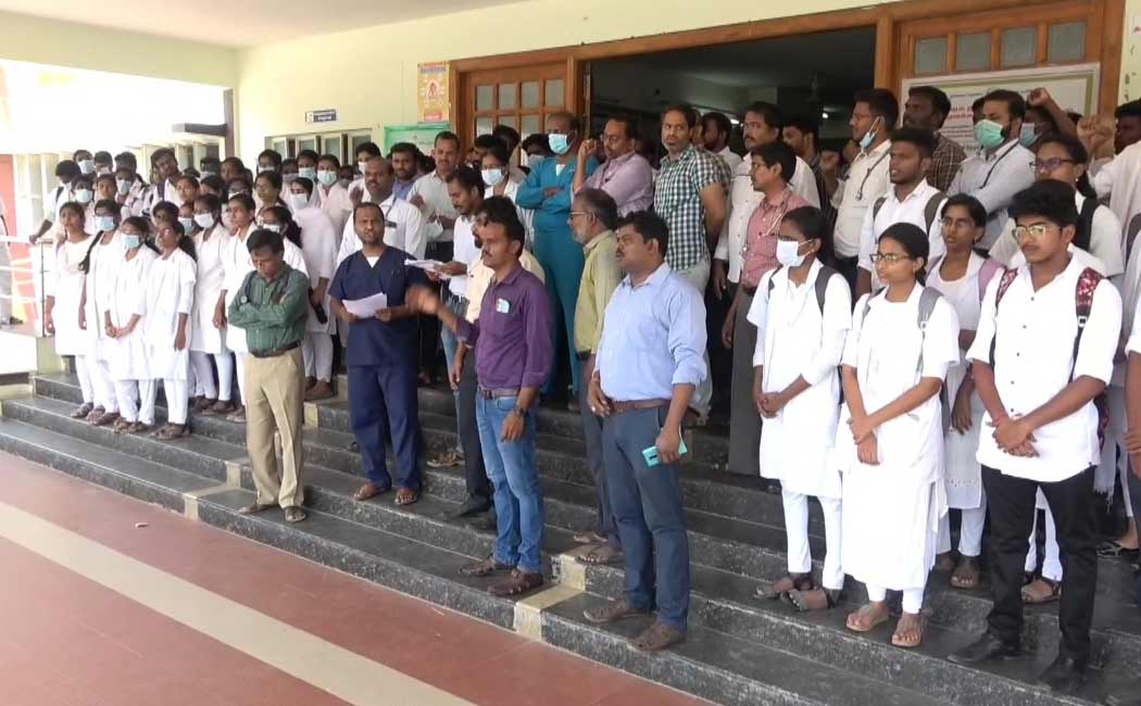 Doctors struggle against Tiruvannamalai collector