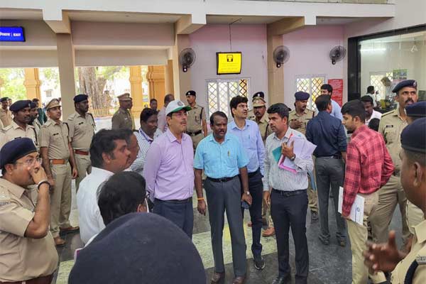 Southern Railway General Manager inspects Chidambaram railway station