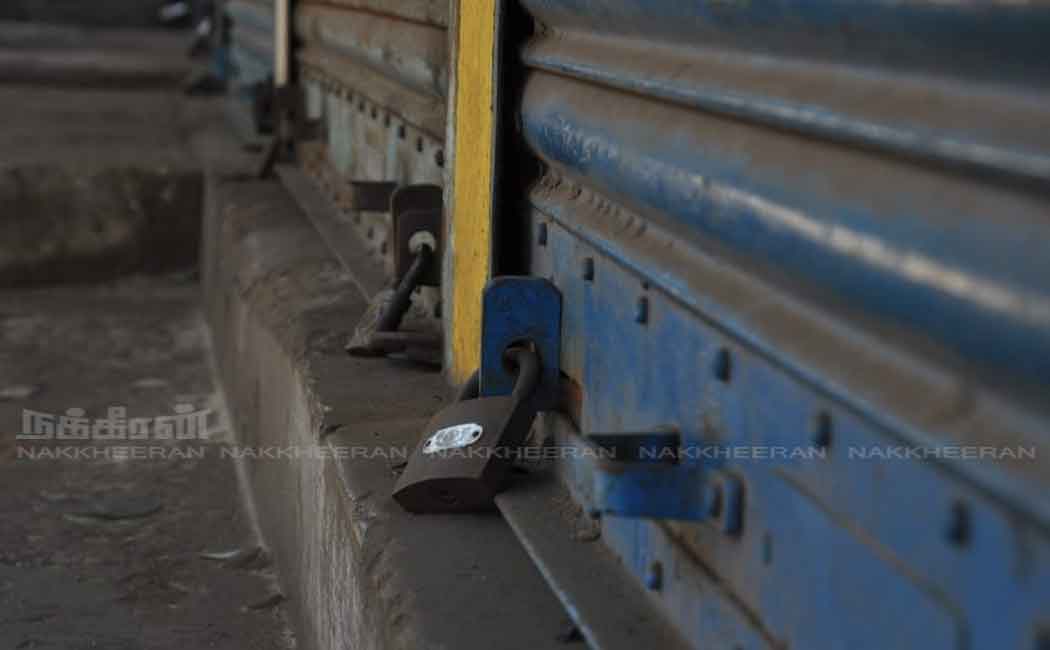 All shops in Puthuppettai completely closed