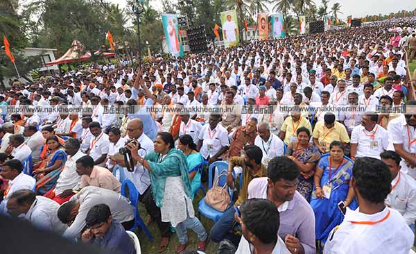 Volunteers welcome Amit Shah's pictures (Pictures)