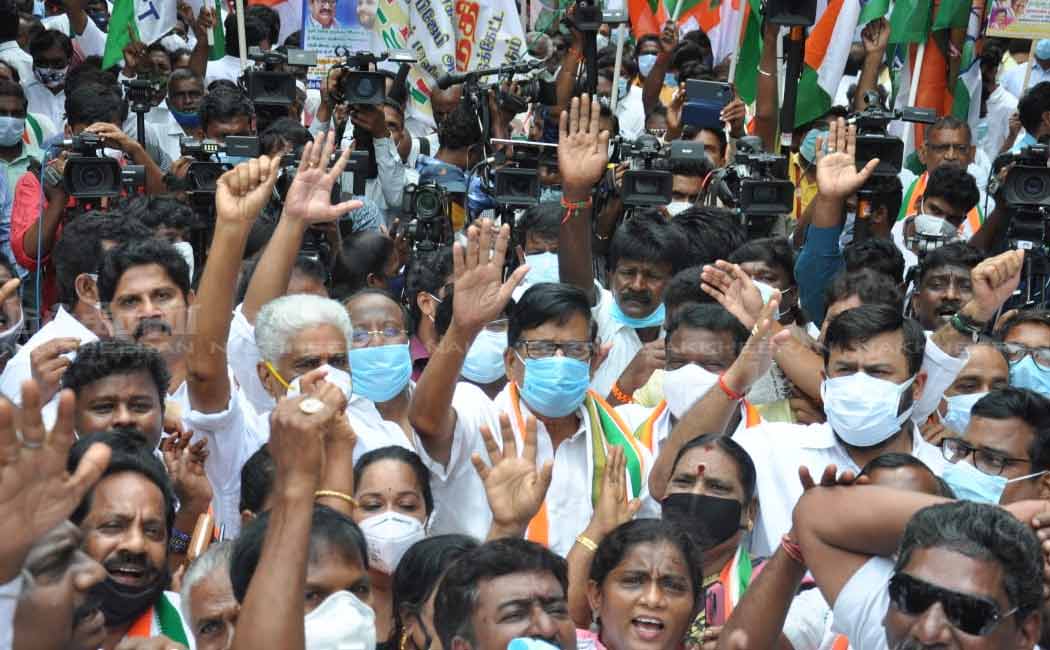 KS Alagiri led the protest rally held by the Congress party