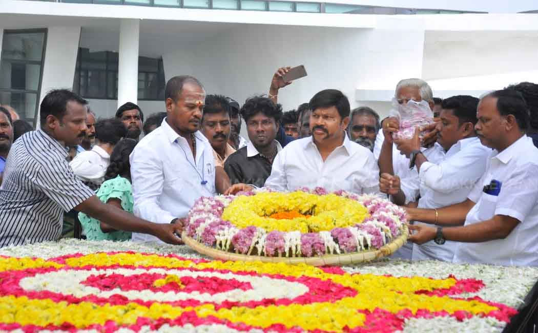 "J. passed away only on Dec. 4; Who constituted the commission? Volunteers accepted even though OPS EPS was forgotten" KC Palaniswami action
