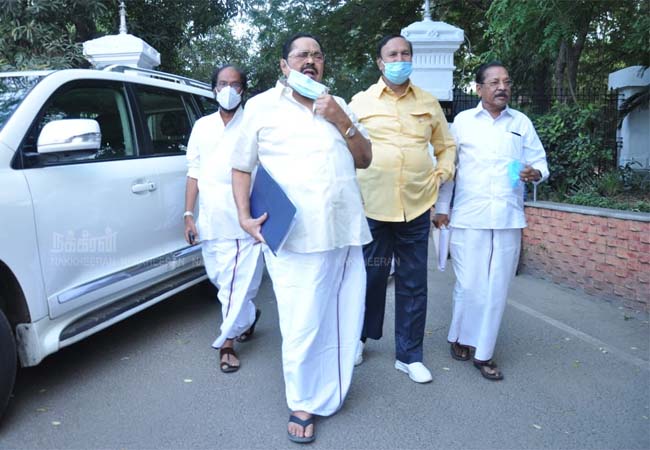 dmk leaders meet the tamilnadu governor at rajbhavn