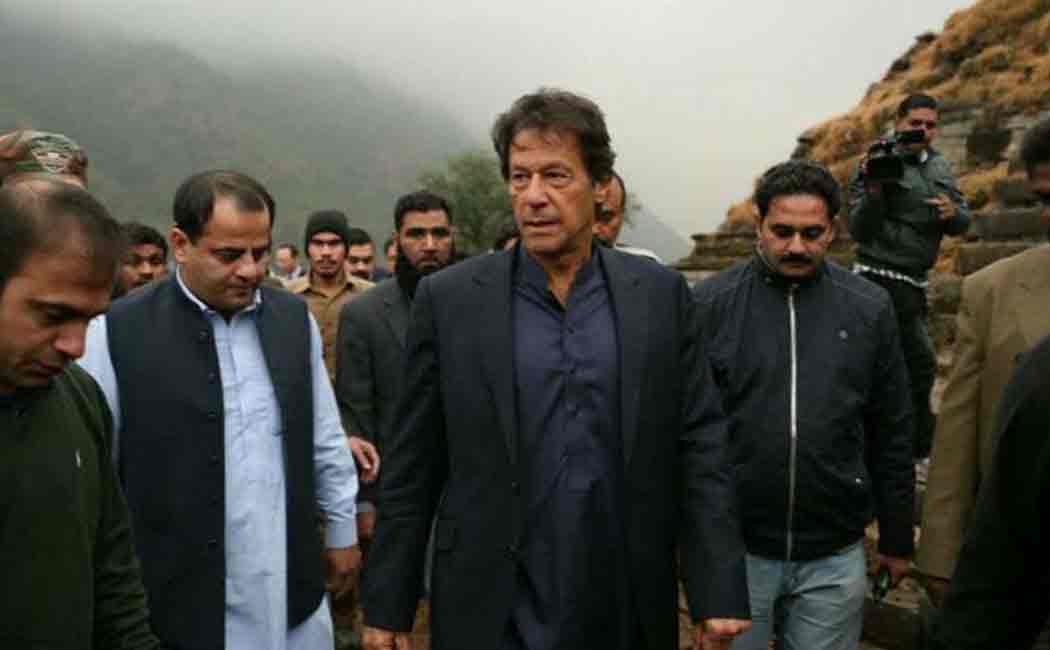 imran khan travels in commercial flight for america trip
