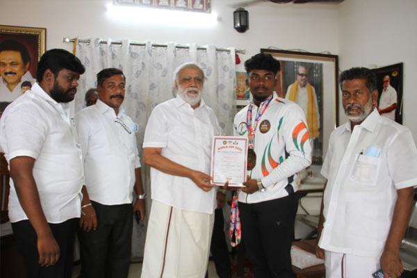 i periyasamy congratulate students placed 2nd world weightlifting