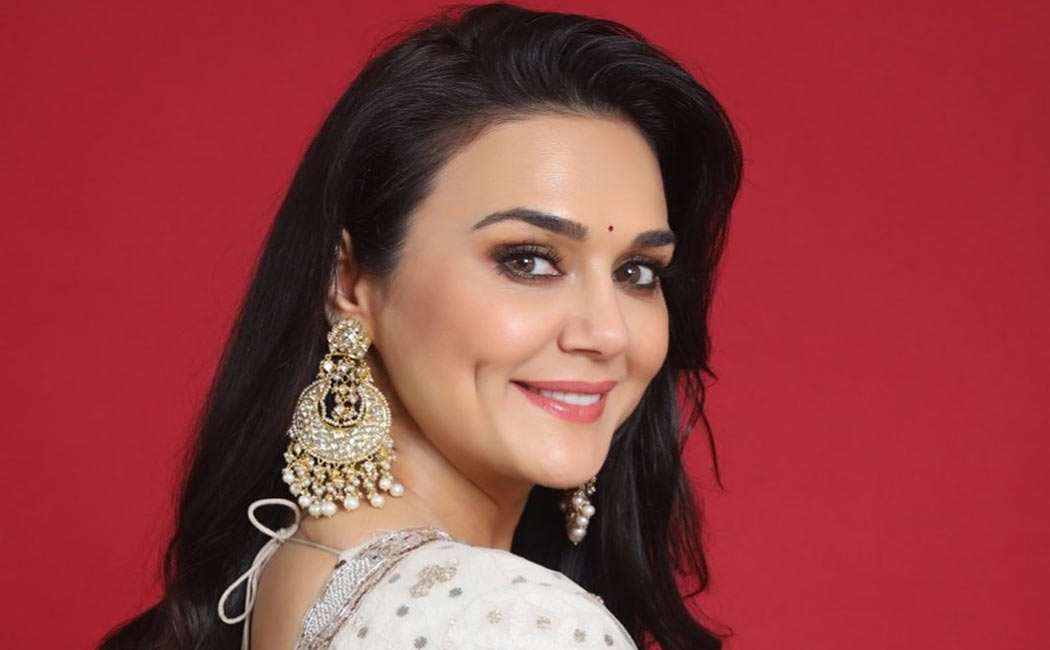 Famous Hindi actress praises gold winning son Madhavan